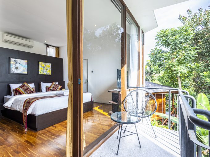 AUTHENTIC 3 BEDROOM VILLA FOR SALE FREEHOLD IN TUMBAK BAYUH