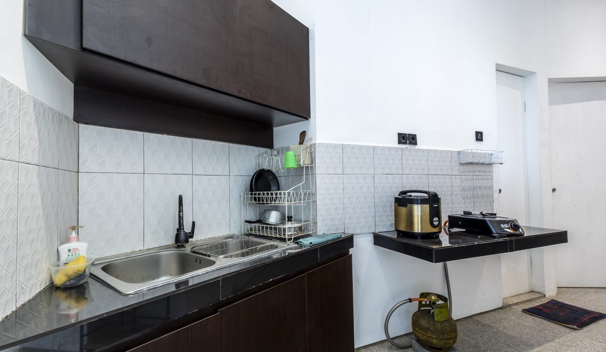 wet kitchen and staffs area