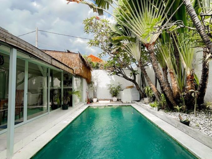 2 BEDROOMS VILLA NEAR KU DE TA BEACH CLUB FOR SALE LEASEHOLD IN OBEROI SEMINYAK